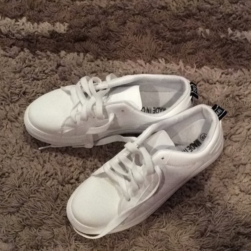 BRAND NEW!! White shoes!
